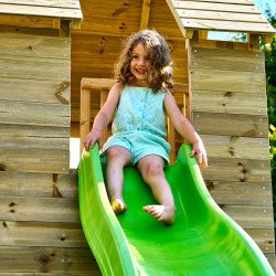 Maisonnette cabane en bois FSC® avec toboggan vert pomme LOFT TP Toys