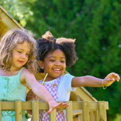 Maisonnette cabane en bois FSC® avec toboggan vert pomme LOFT TP Toys