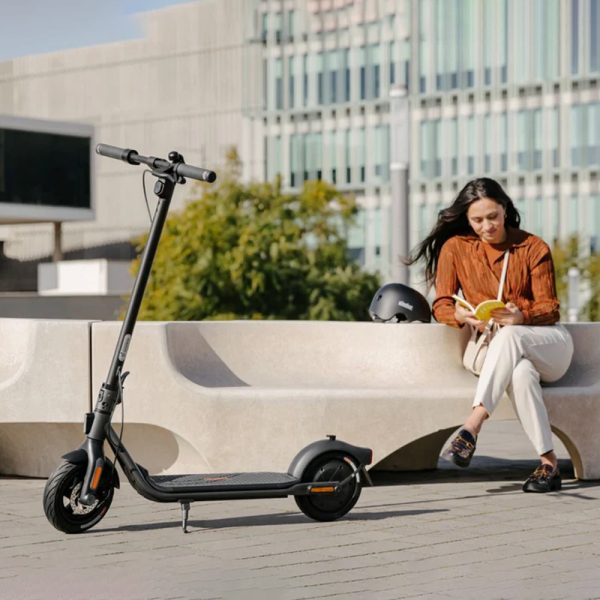 Trottinette électrique Ninebot KickScooter F2 Plus