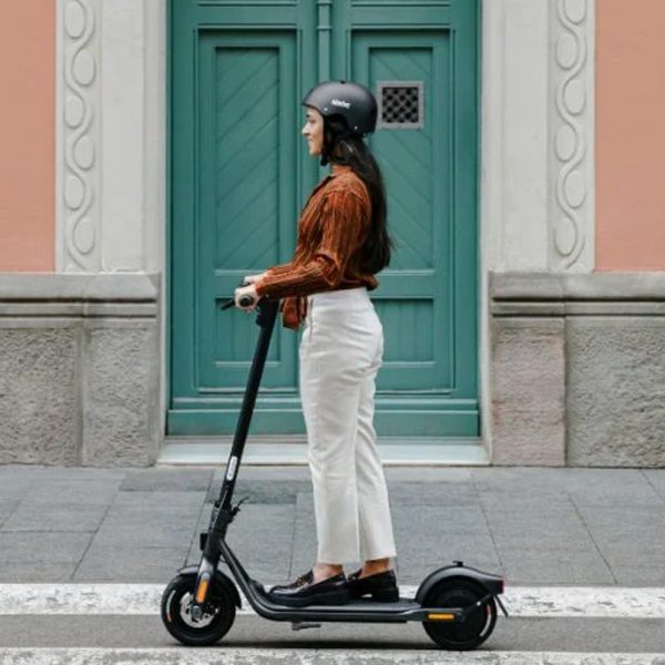 Trottinette electrique Ninebot KickScooter F2 Plus 2