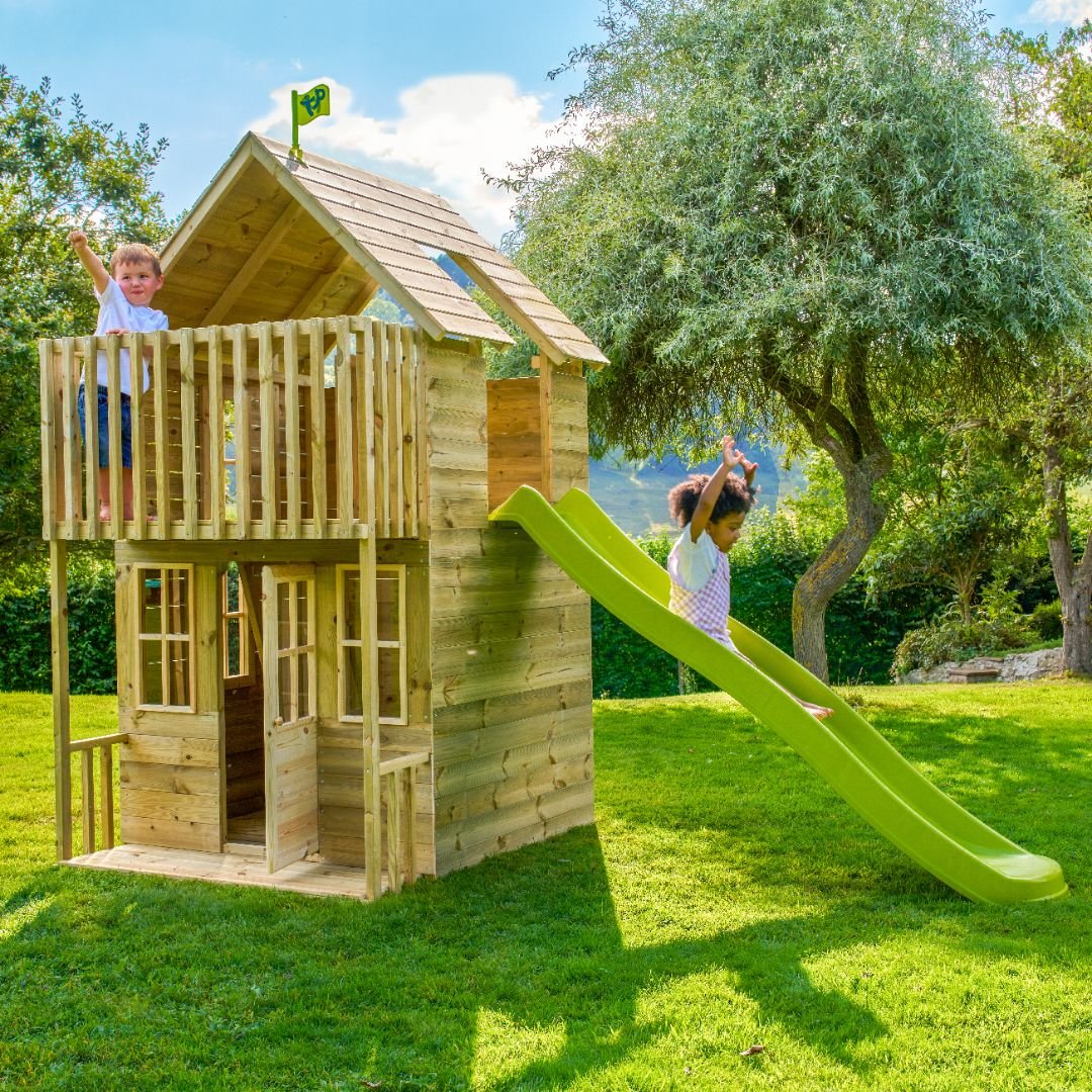 Maisonnette cabane en bois FSC® avec toboggan vert pomme LOFT TP Toys 1 Maisonnette cabane en bois FSC® avec toboggan vert pomme LOFT TP Toys